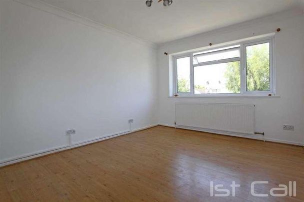 Tankerville Drive, Leigh On Sea, SS9 - Photo 1