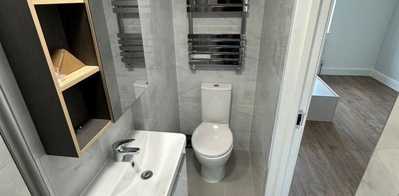 1 bedroom in a house share to rent - Photo 2