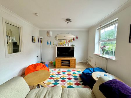 4 bedroom house of multiple occupation to rent - Photo 2