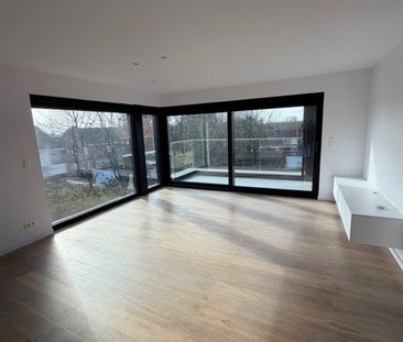 Zeer ruim recent duplex app met 3 slpks, 2 terrassen en autostaanpl... - Photo 6
