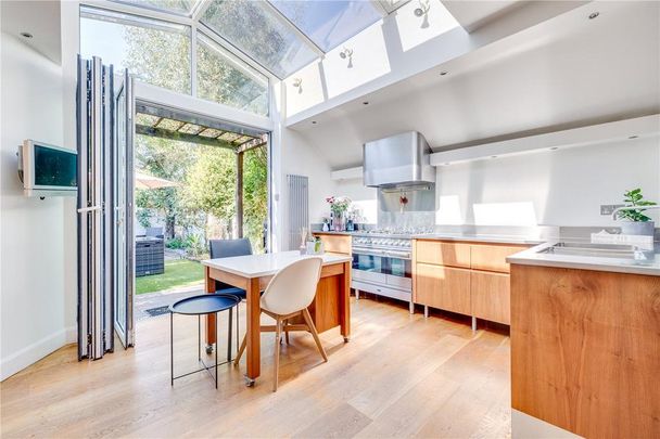 4 bedroom terraced house to rent - Photo 1