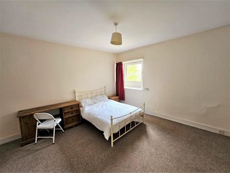 4 bedroom flat to rent - Photo 3