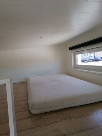 Lyxigt Attefallshus nära naturen i Rosersberg – perfekt för golfälskare! - Photo 3