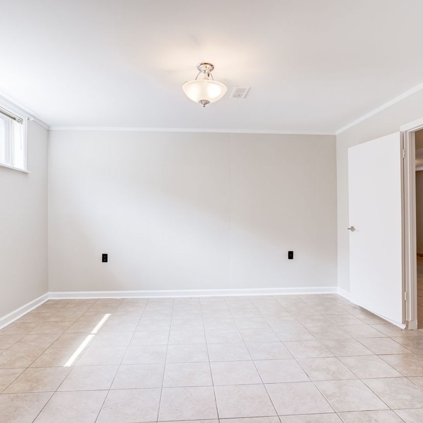 For Lease - 5 Paramount Court Unit# Bsmt, Toronto, Ontario - Photo 1