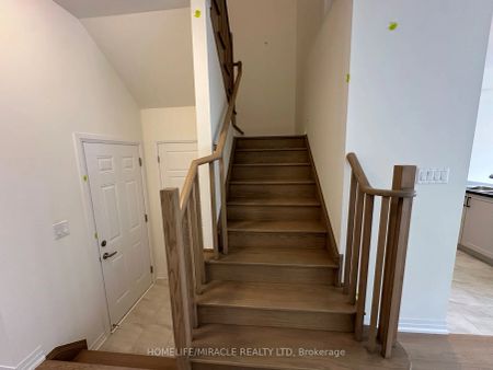 Condo Townhouse For Lease | X8472960 - Photo 4