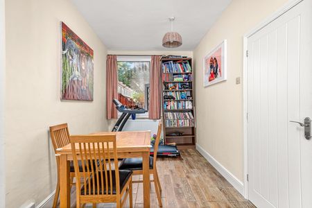 Room in a Shared House, Lakehall Road, CR7 - Photo 4