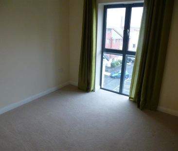 Castle Locks, Kidderminster, Castle Road - Photo 1