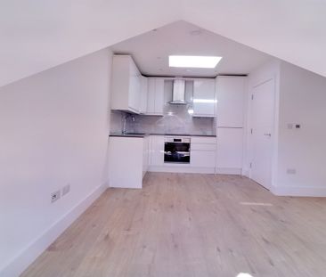 High Road, Harrow Weald, HA3 - Photo 2