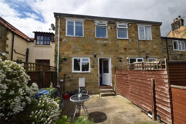 2 bed terraced house to rent in High Street, Scarborough, YO13 - Photo 1