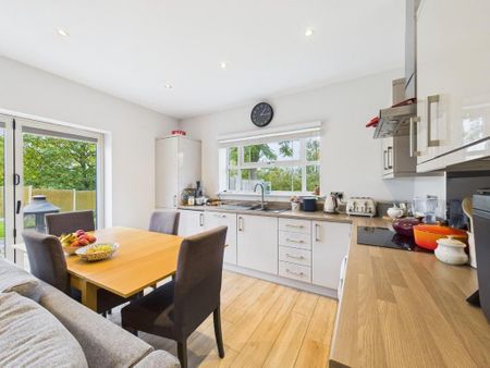 2 bedroom detached bungalow to rent - Photo 4