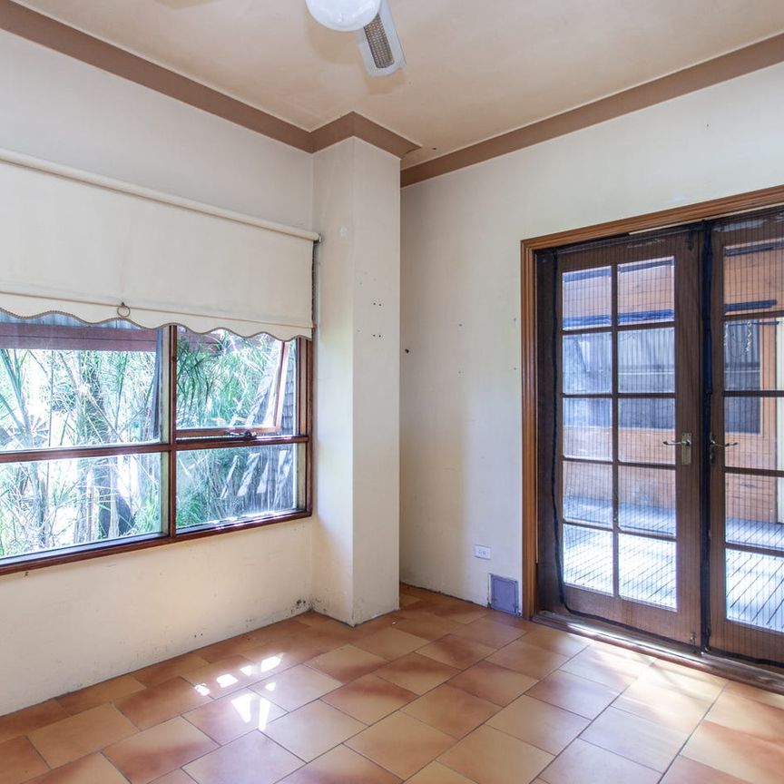 SPACIOUS 3 BEDROOM HOME - Photo 1