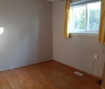 For Lease - 3 Lisburn Crescent, Toronto, Ontario - Photo 6