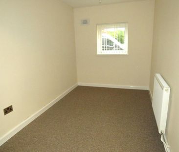 Parkfield Drive, Birmingham - Photo 2