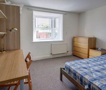 4 bedroom terraced house to rent - Photo 2