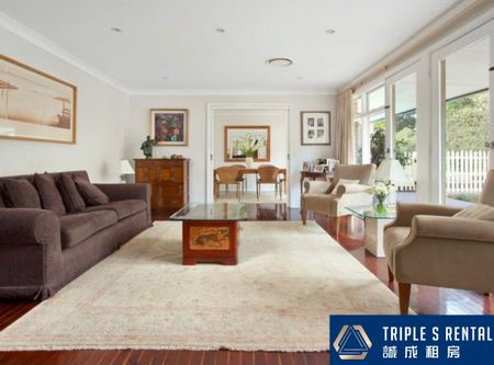 Spacious modern three bedrooms plus one big study room & Outdoor pool and stunning private garden & Furnitures option & Energy saver with solar panel - Photo 2