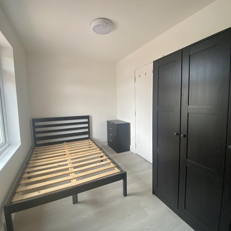 1 bedroom in a house share to rent - Photo 1