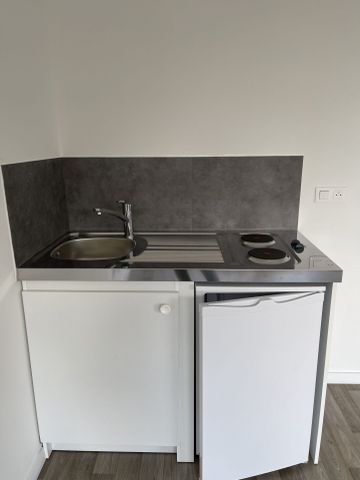 Location Appartement 3 pièces 53m² LA ROCHE SUR YON 85000 - Photo 3