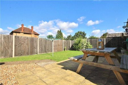 1 bedroom in a house share to rent - Photo 4