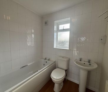 3 bedroom semi-detached house to rent - Photo 6