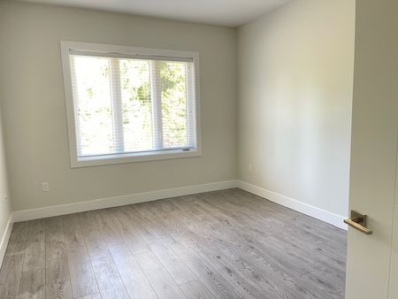 Very Special and Bright Second Storey Suite - Photo 4