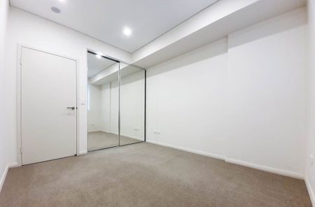 Stylish Executive Apartment in a Vibrant Locale - Photo 2