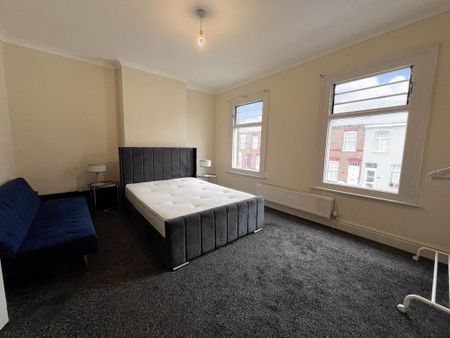 4 bedroom terraced house to rent - Photo 4