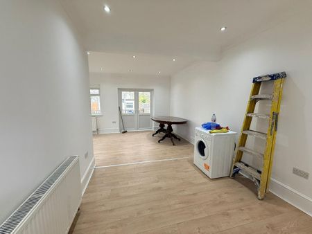 4 bedroom detached bungalow to rent - Photo 3