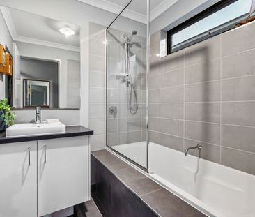 21 Hampshire Street, Officer VIC 3809 - House For Rent | Domain - Photo 6