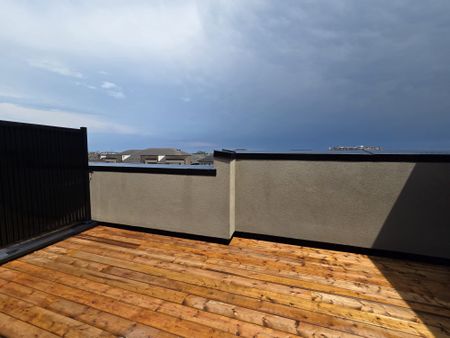 For Lease - 1071 Wheat Boom Drive Unit# 1, Oakville, Ontario - Photo 3