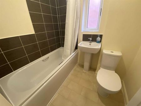 2 bedroom semi-detached house to rent - Photo 5