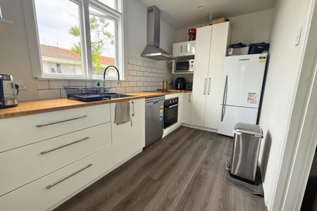 Modern 3-Bedroom Home in Central Phillipstown - Photo 2