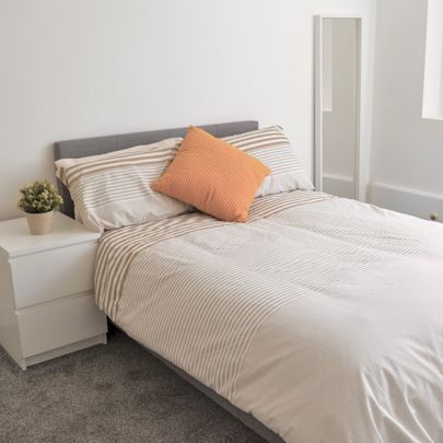 Basement Flat, 53 Clarendon Road, LS2 9NZ, Leeds - Photo 1