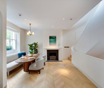 An exquisitely refurbished three bedroom Kensington townhouse, combining refined contemporary design with elegant period proportions, moments from Kensington Palace. - Photo 4