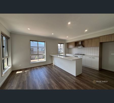 4 Bronx Avenue, Berwick, Vic 3806 - Photo 3