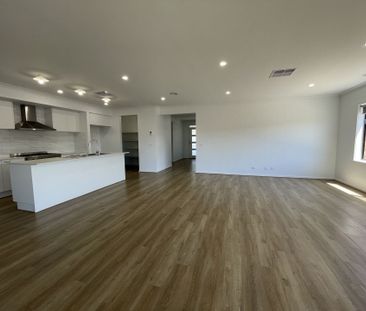 NICELY PRESENTED FOUR BEDROOM HOME ! - Photo 1