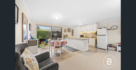 WELL KEPT THREE BEDROOM HOME WITH MODERN DESIGN - Photo 2