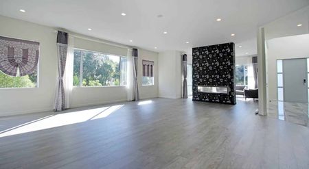 Welcome to your dream home in the heart of Mel... - Photo 4