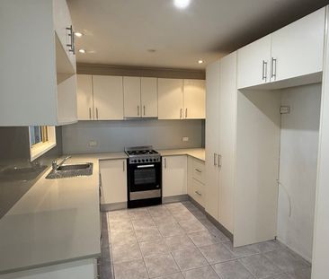 FAMILY HOME IN THE HAERT OF MACQUARIE FIELDS !! - Photo 4