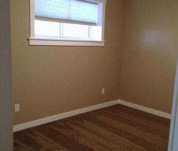 Charming 2-Bedroom Basement - Photo 4