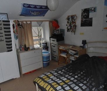 GREAT 3 BED STUDENT RENTAL - Photo 2