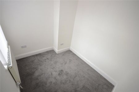 3 bedroom end of terrace house to rent - Photo 2