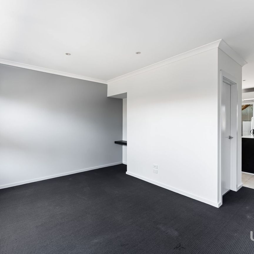 MODERN TOWNHOUSE, CENTRAL WERRIBEE - Photo 1