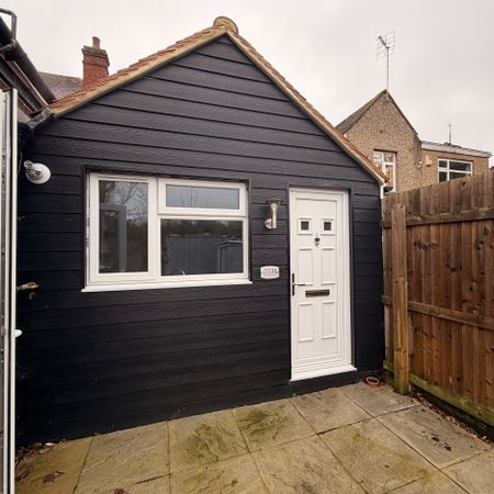 QUEENSWAY, BLETCHLEY - 1 BEDROOM - Photo 4