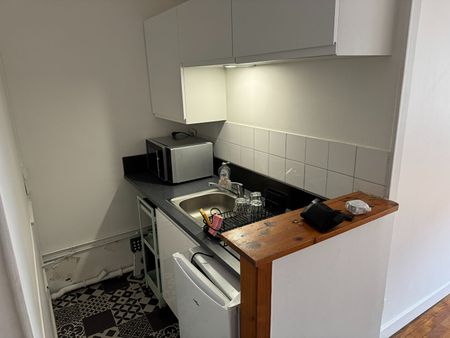Appartement à louer - REIMS HYPER CENTRE - Photo 4