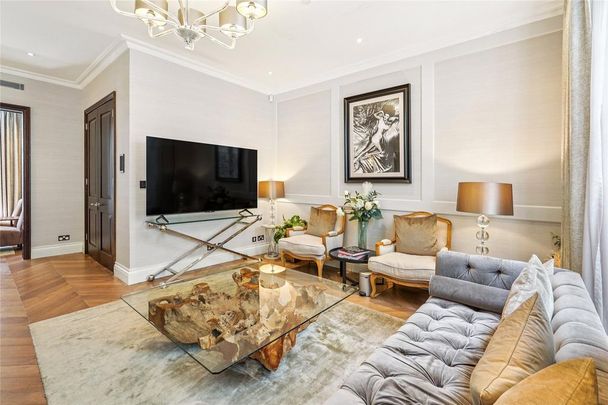 3 bedroom mews to rent - Photo 1