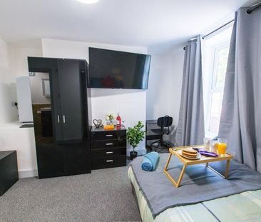 6 bedroom terraced house to rent - Photo 1