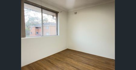 TWO BEDROOM UNIT IN THE HEART OF OF GUILDFORD - 550 PW - Photo 2