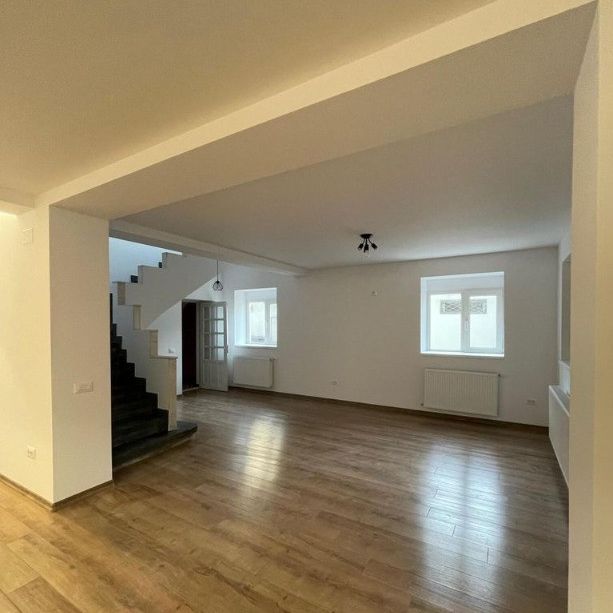 Vila, P+1, Zona Unirii, Central. - Fotografie 1