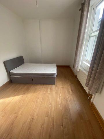 3 Bed Flat, Saint Gabriel's House, BN2 - Photo 5