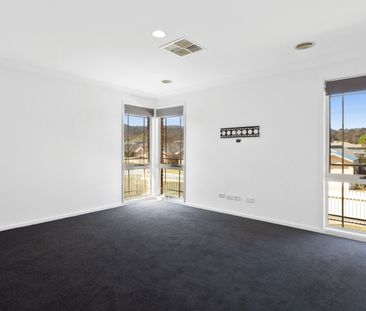 7 Stonehaven Circuit, Queanbeyan NSW 2620 - House For Rent | Domain - Photo 2